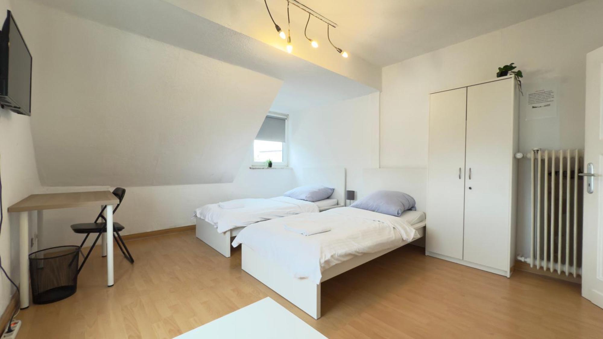 Apartments Im Herzen Von Neumuenster Innenstadt & Hbf Fusslaeufig, Mit Privatparkplatz Exterior photo